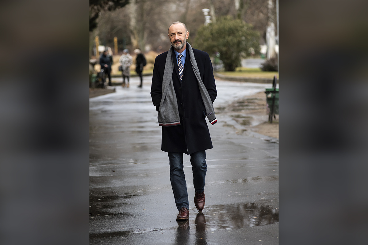 Frontvonalba került az ország