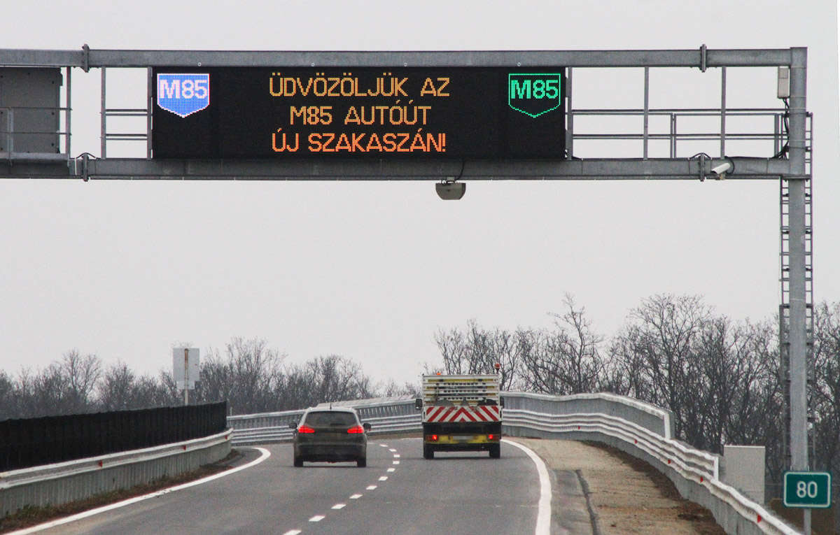 Új autópálya-szakaszt adtak át
