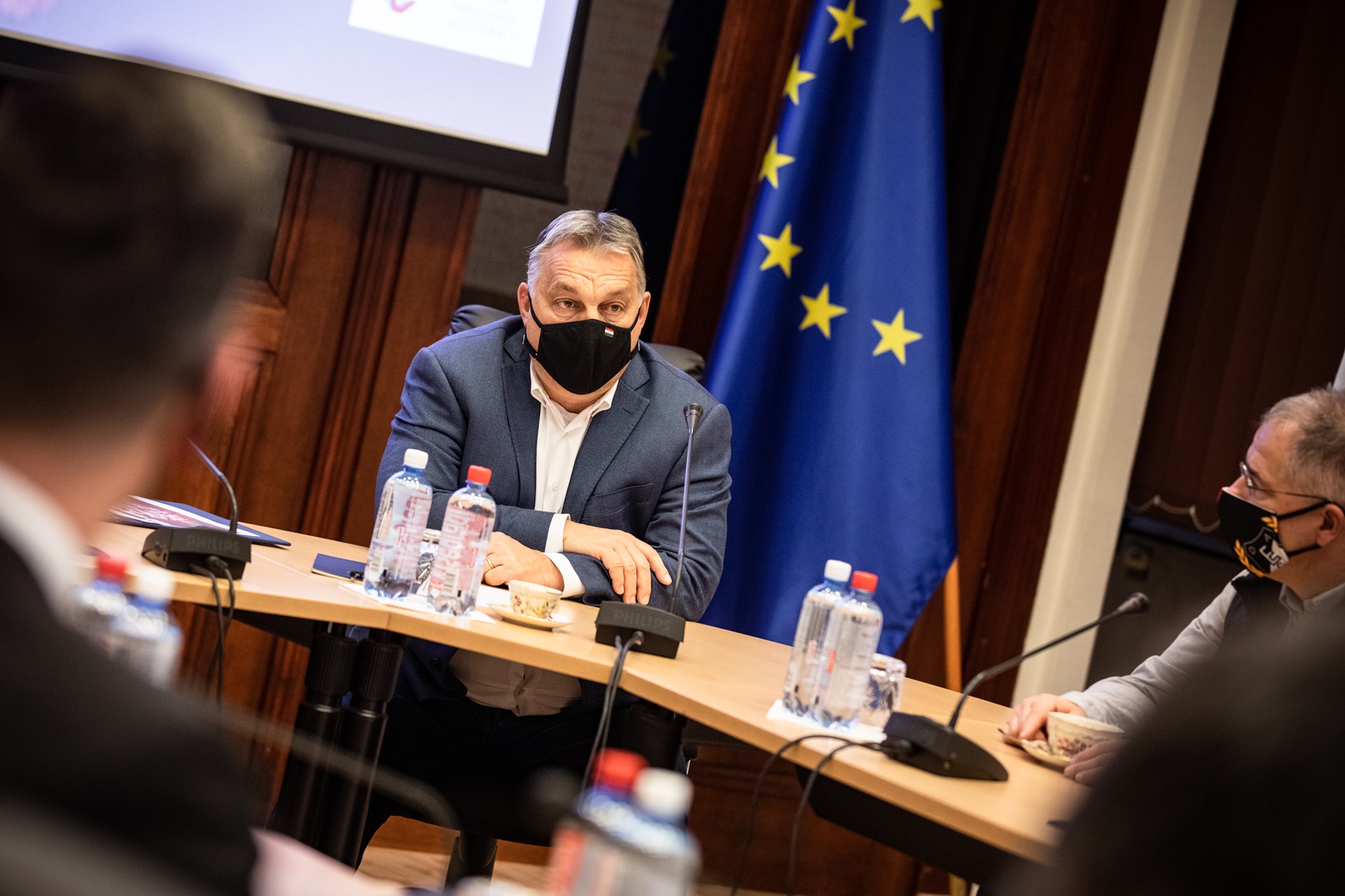 Orbán Viktor az operatív törzsben kezdte a hetet