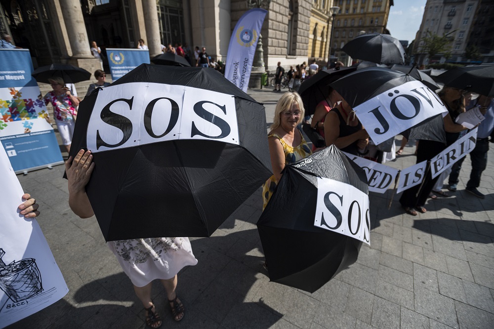 Oktatási szakszervezetek aggódnak és tiltakoznak