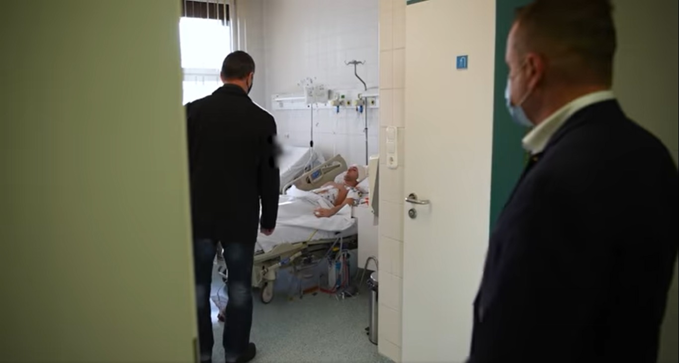 Meglátogatták rendőri vezetők az Újpesten megkéselt őrmestert