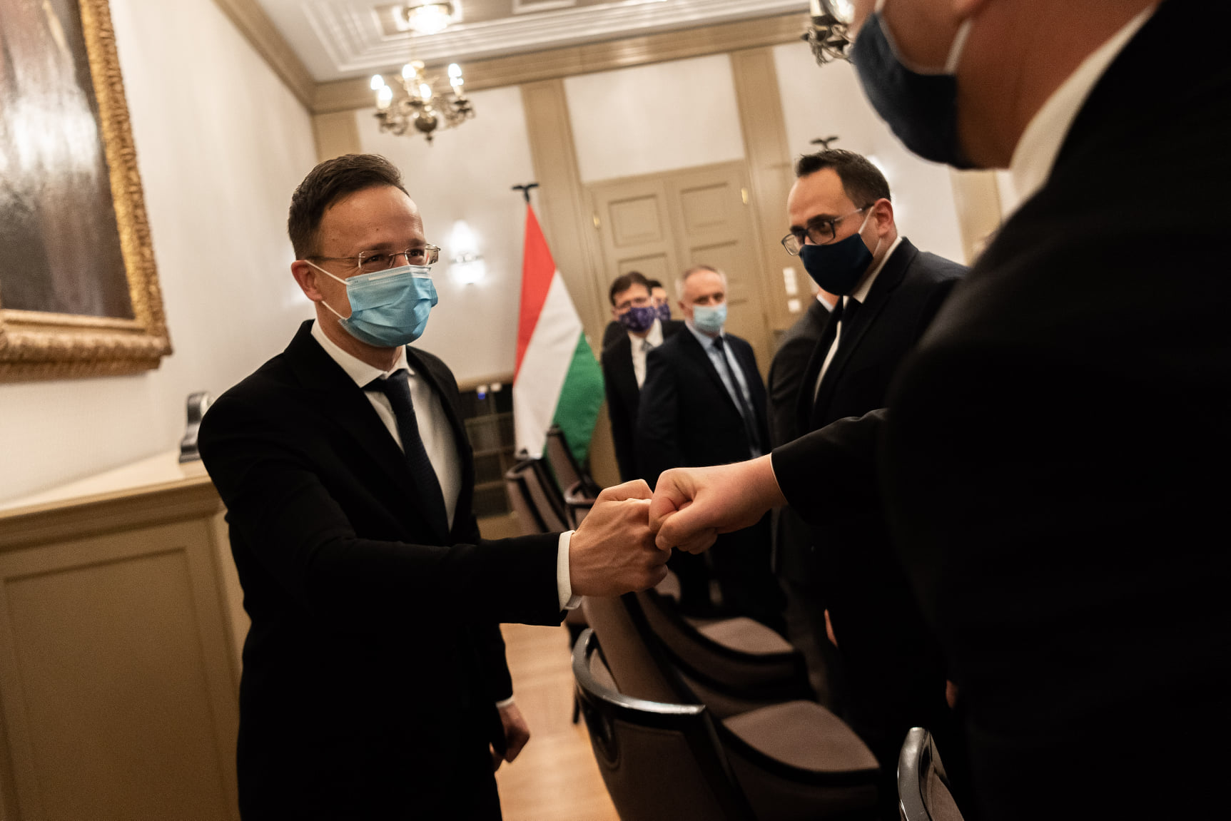 Több mint háromezer munkahely megtartását segíti a kormány