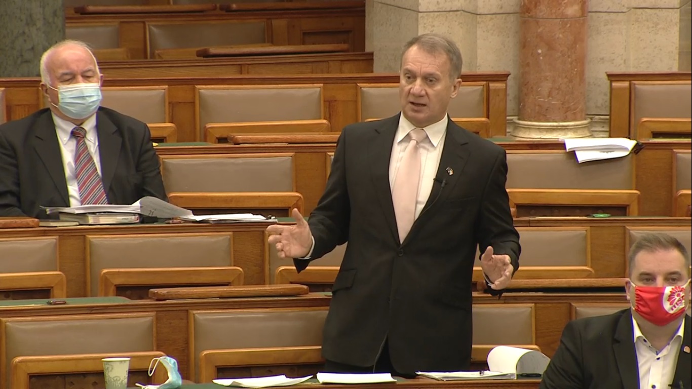 Fröcsögő Varju: Az Orbán-kormány a lopáshoz ért, de a kormányzásra képtelen!