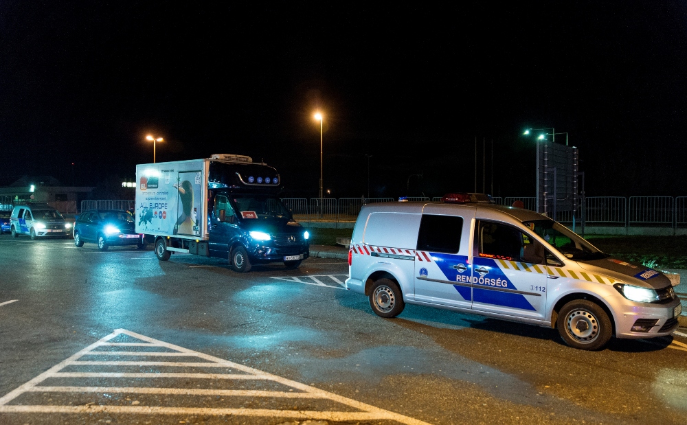 Megérkezett Magyarországra az első vakcinaszállítmány