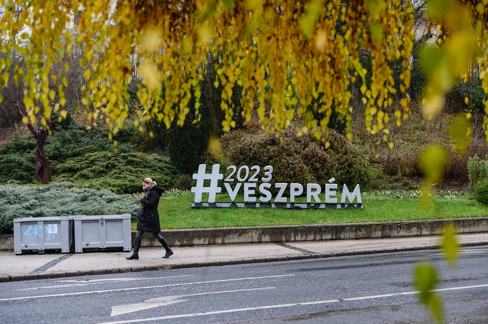 Segíti a felkészülést a Veszprém-törvény