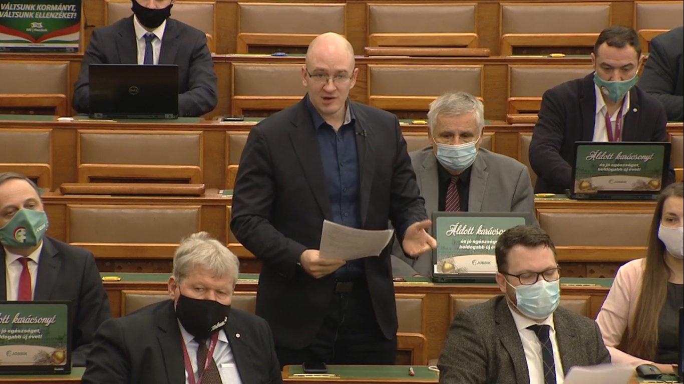 Jobbik, a szélkakasok pártja: ne legyenek neoliberálisok!