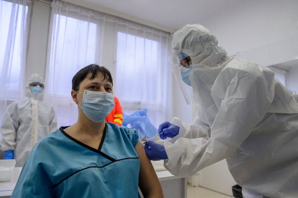 Oltás a bátonyterenyei idősotthonban