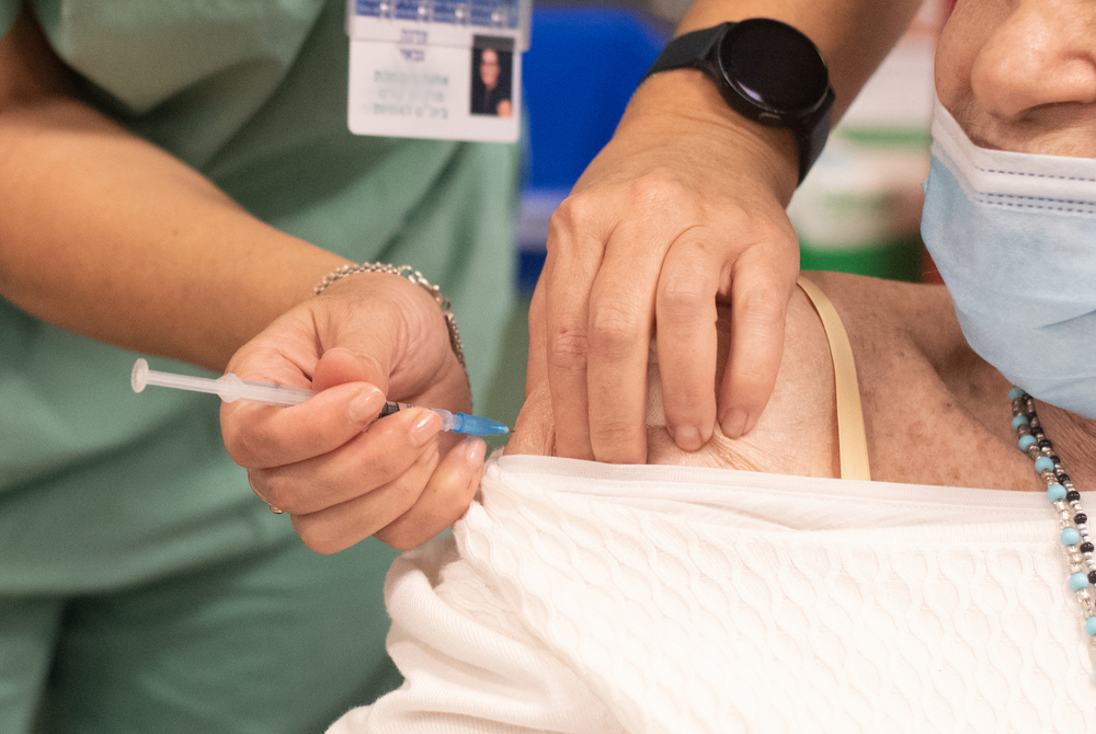 Izraelben már csaknem kétmillió ember megkapta a védőoltást