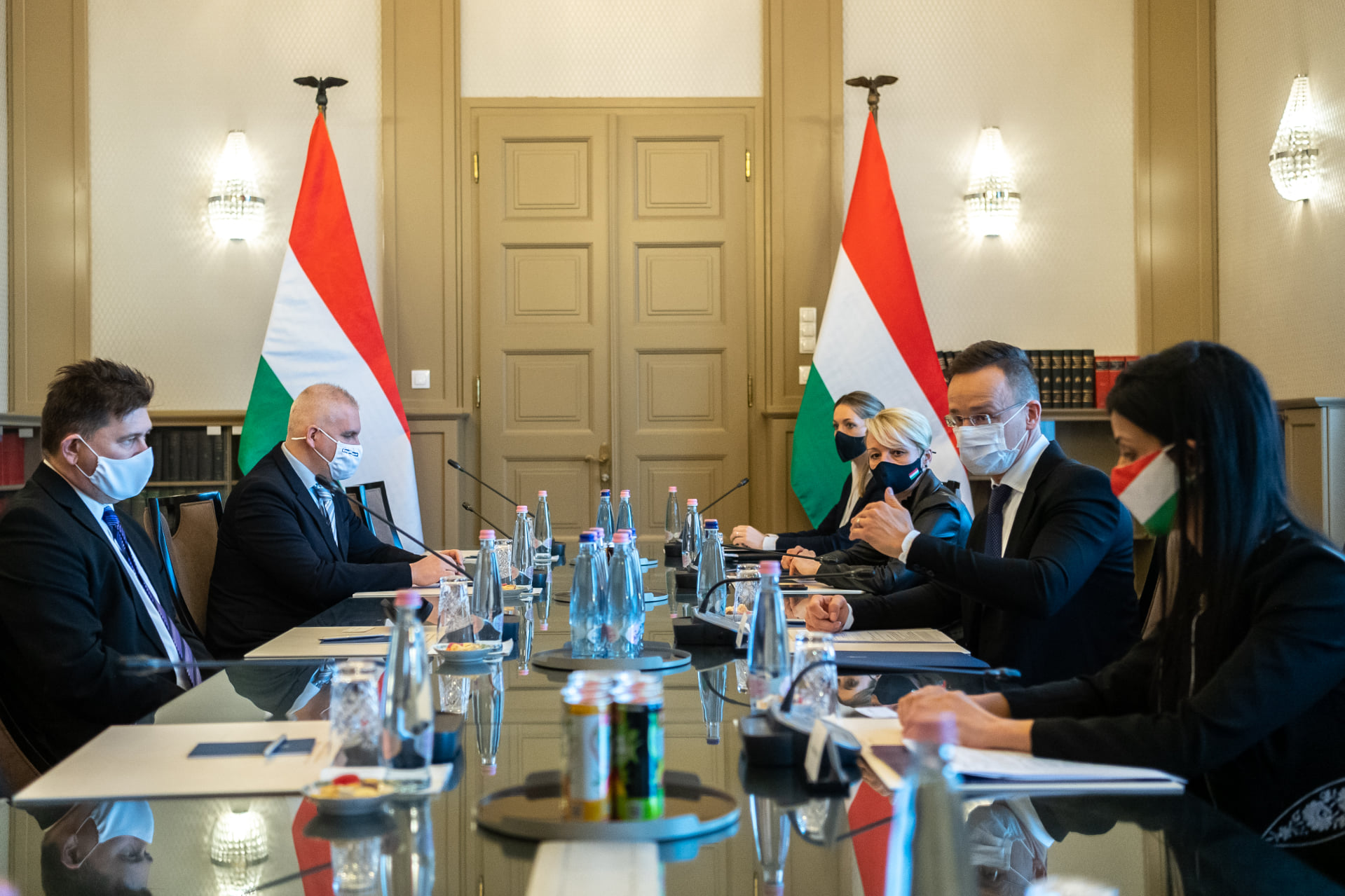 Újabb két autóipari vállalat fektet be Magyarországon