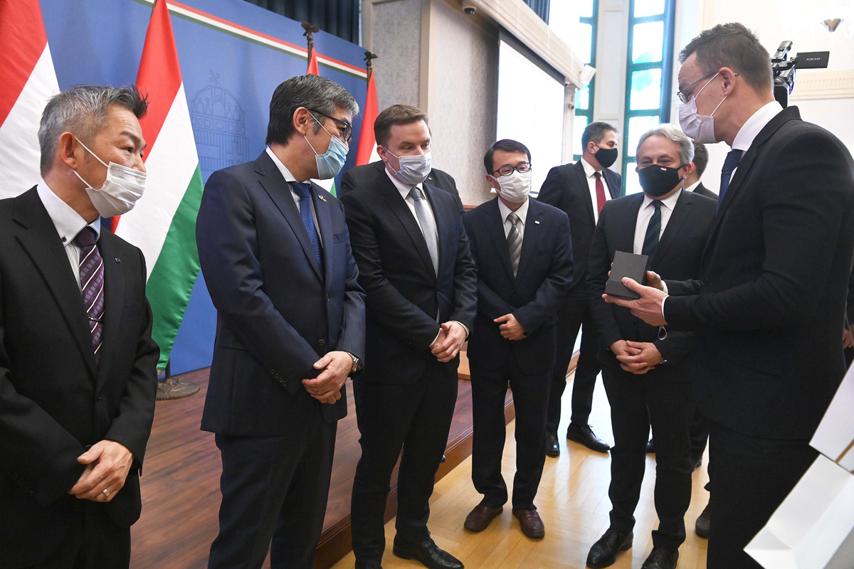 Három japán autóipari vállalat fektet be Magyarországon