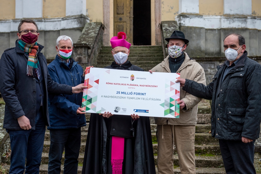 Felújítják a nagybörzsönyi Szent Miklós-templomot