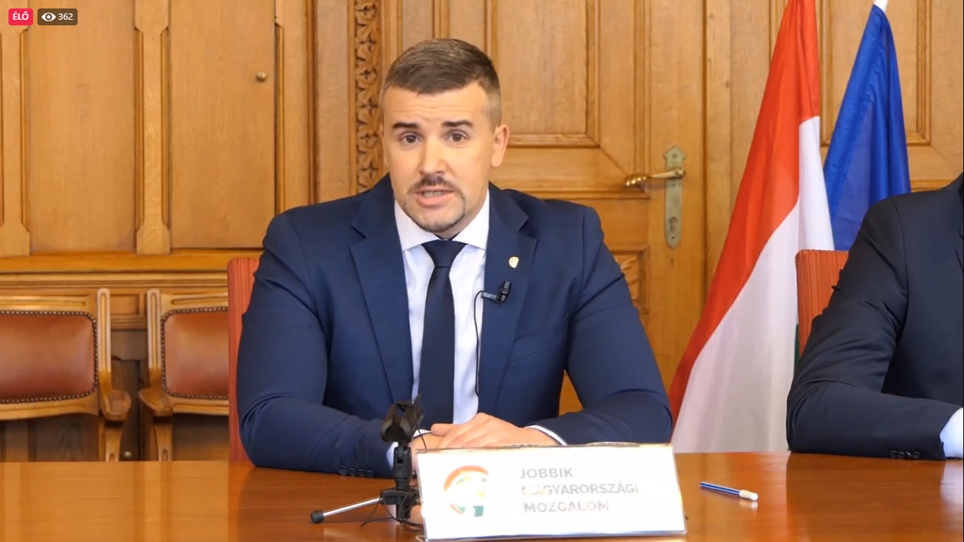 Hollik István: Jakab Péterre kellene egy zakó, ami a mérete