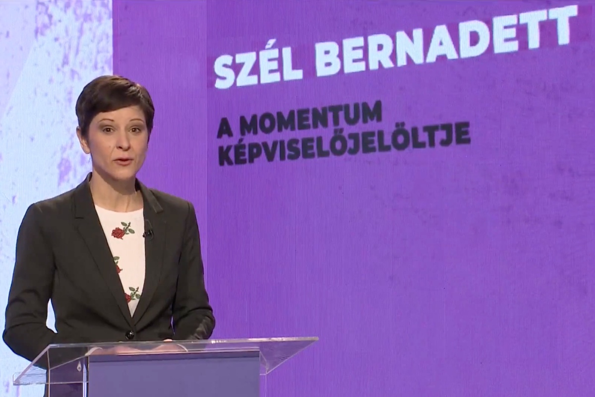 Szél Bernadett lesben állva várta Rákay Philipet