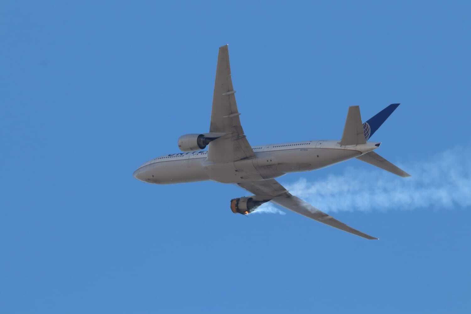 Repülőgép darabjai hullottak az égből Denver elővárosában