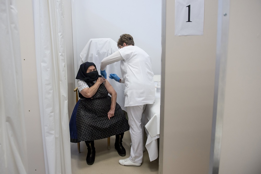 Folytatódik az idősek oltása