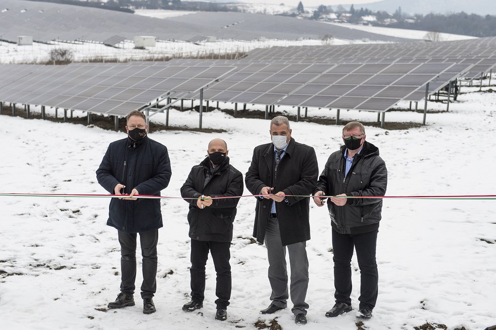 Napelemparkot adtak át Nógrád megyében