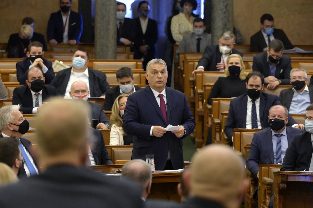 Orbán Viktor: „Látjuk, van tovább, de lejjebb, barátaim, az nincsen”