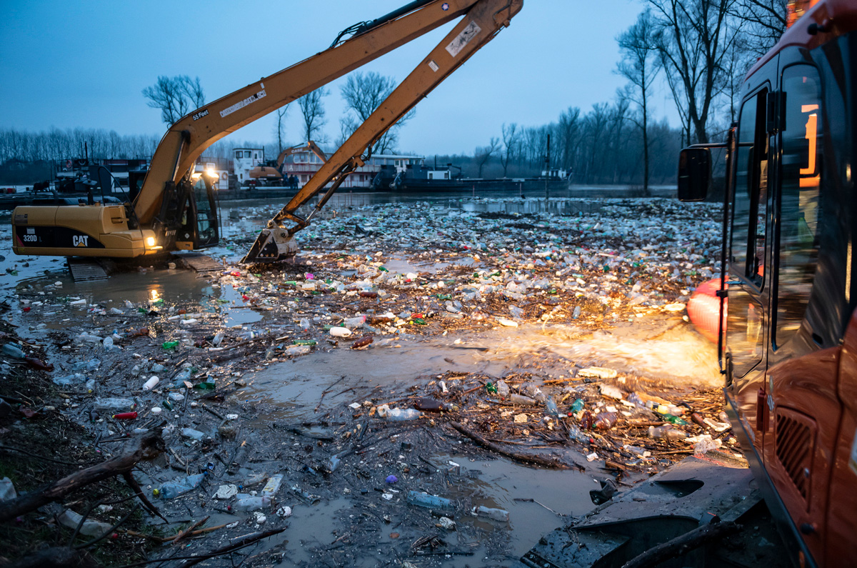 Románia azon lesz, hogy a folyók ne vigyenek hulladékot Magyarországra