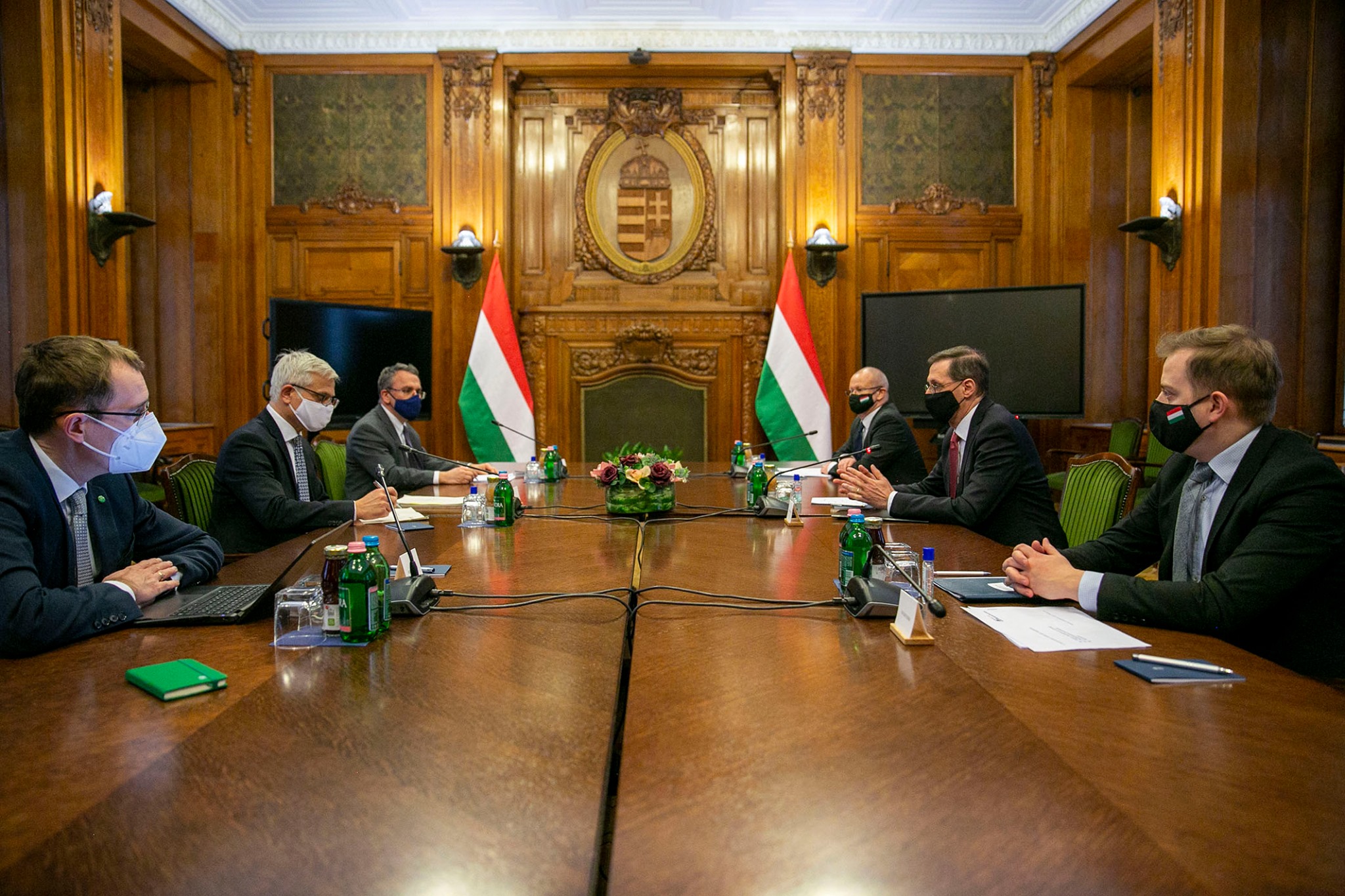 Varga Mihály: a magyar pénzintézetekre a nehéz időkben is számítani lehet