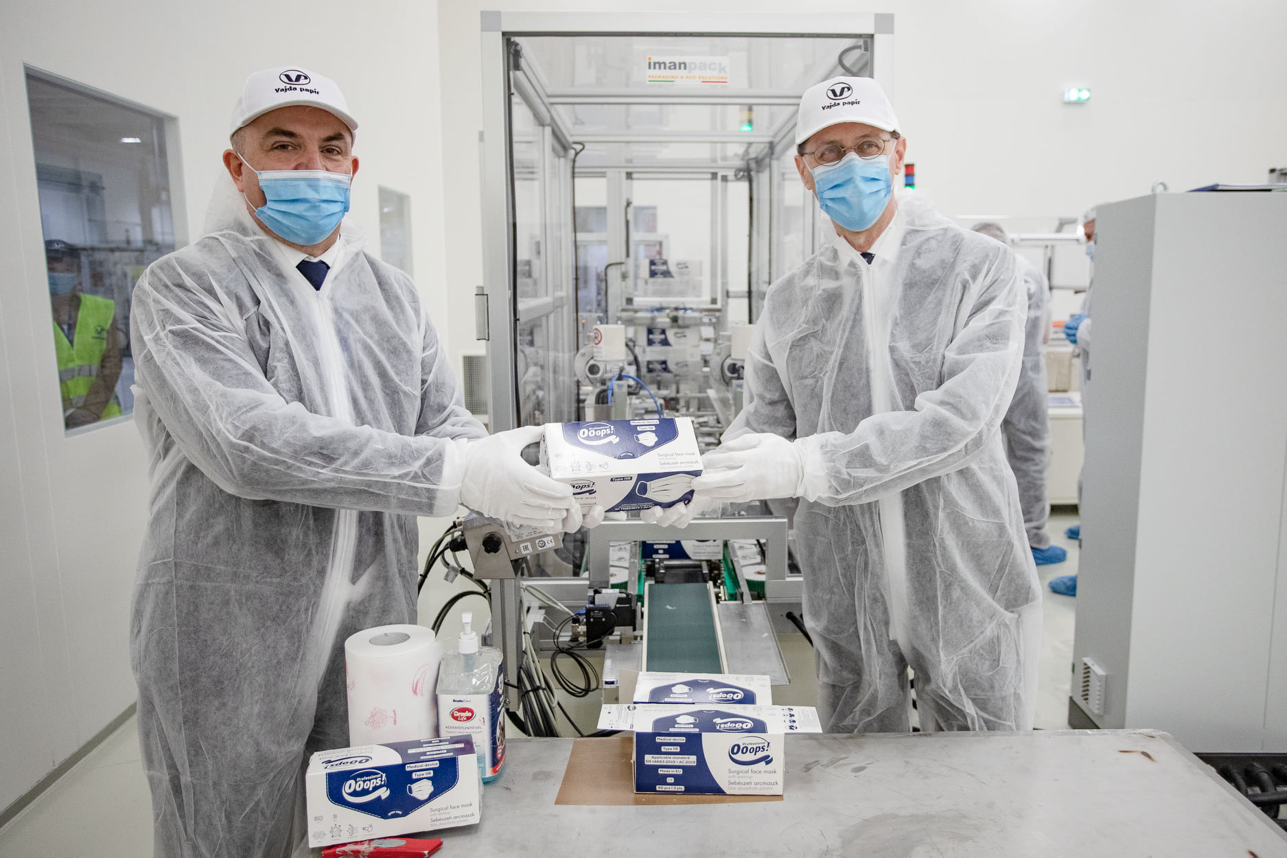 Önellátóvá vált Magyarország az orvosi maszkgyártásban