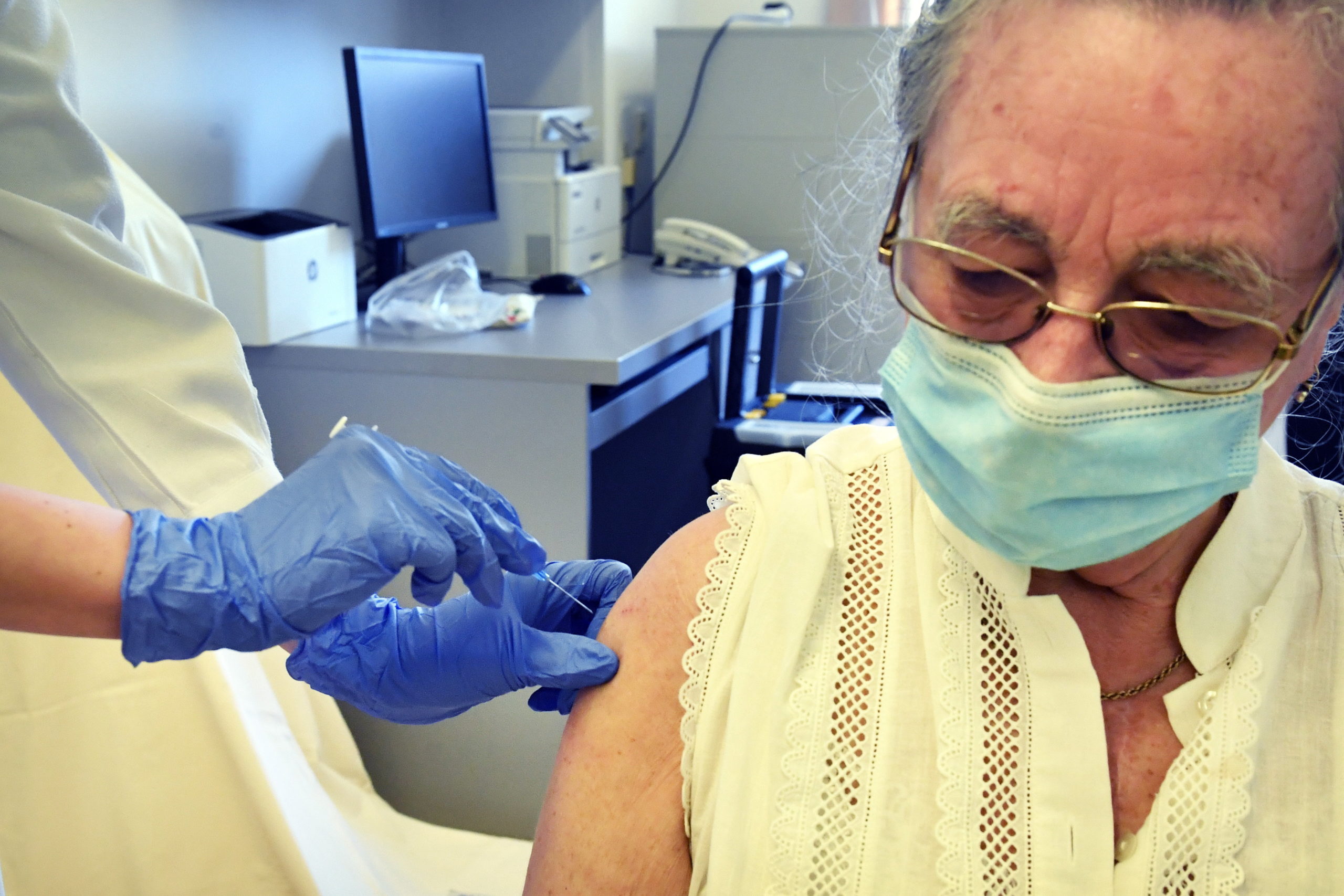 Az álhírekkel szemben az oltási program egy percre sem állt le