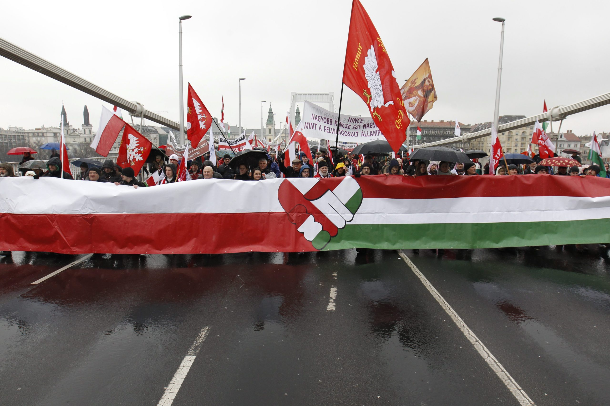 Felmérés: a magyarok a legkedveltebb népek közé tartoznak Lengyelországban