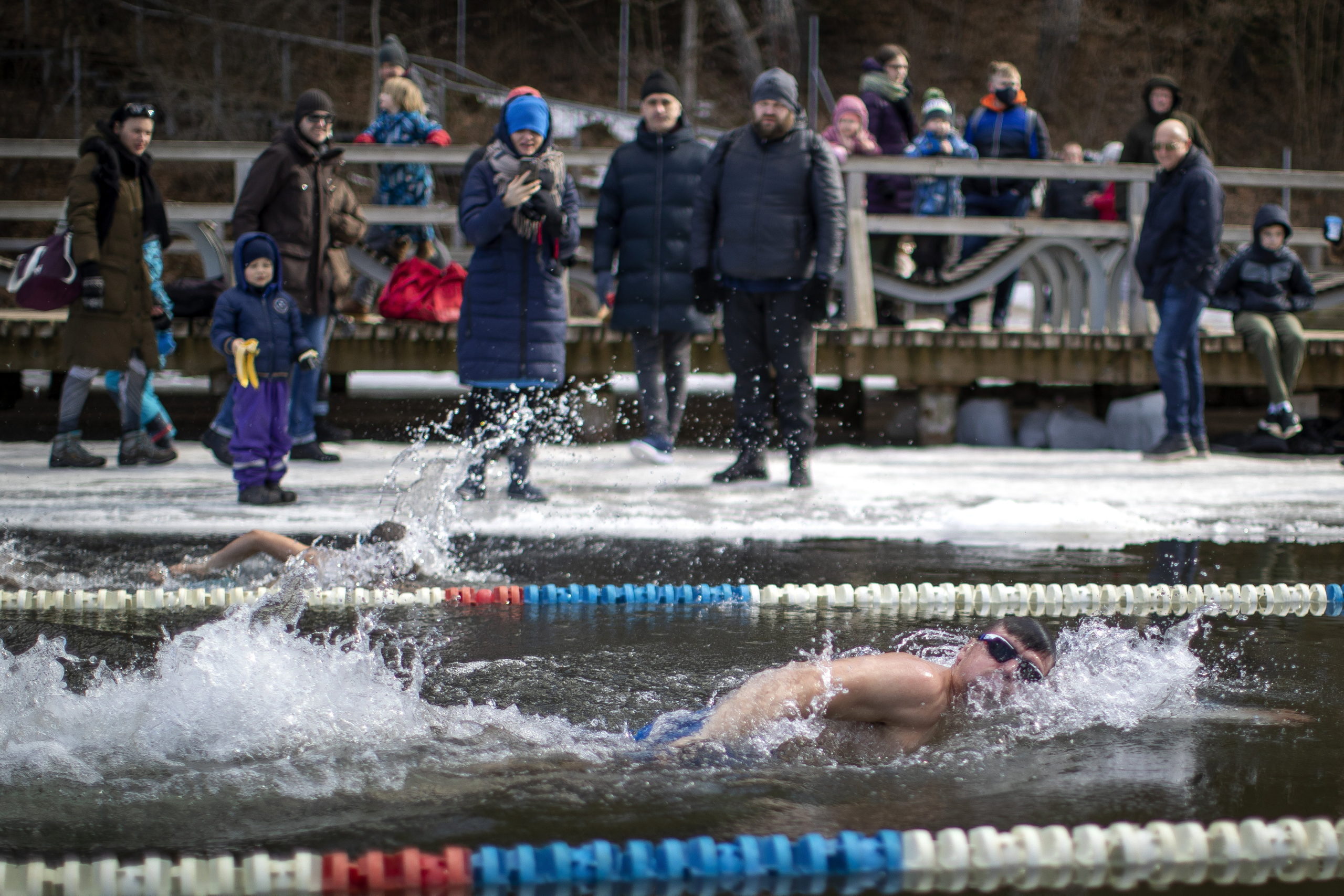 Jeges úszóverseny Litvániában
