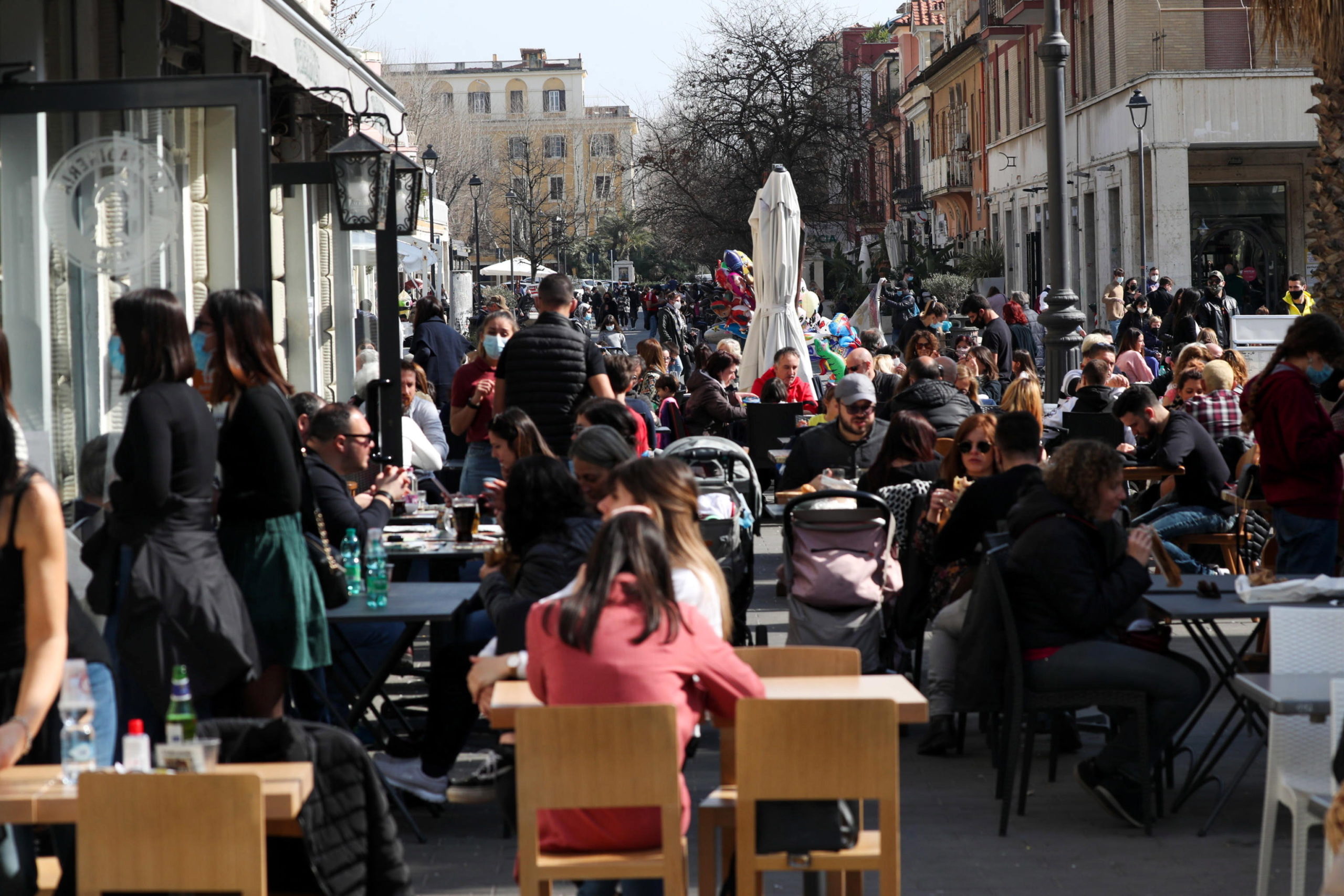 Rómában megrohamozták a fodrászokat és kozmetikusokat a zárlat előtt