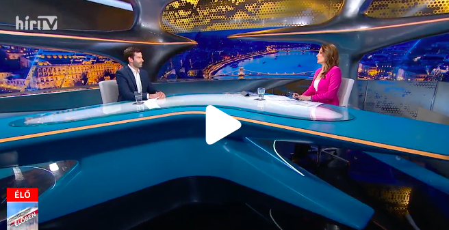 VIDEÓ: Földi-Kovács Andrea felmosta Fegyőrrel a Hír TV padlóját