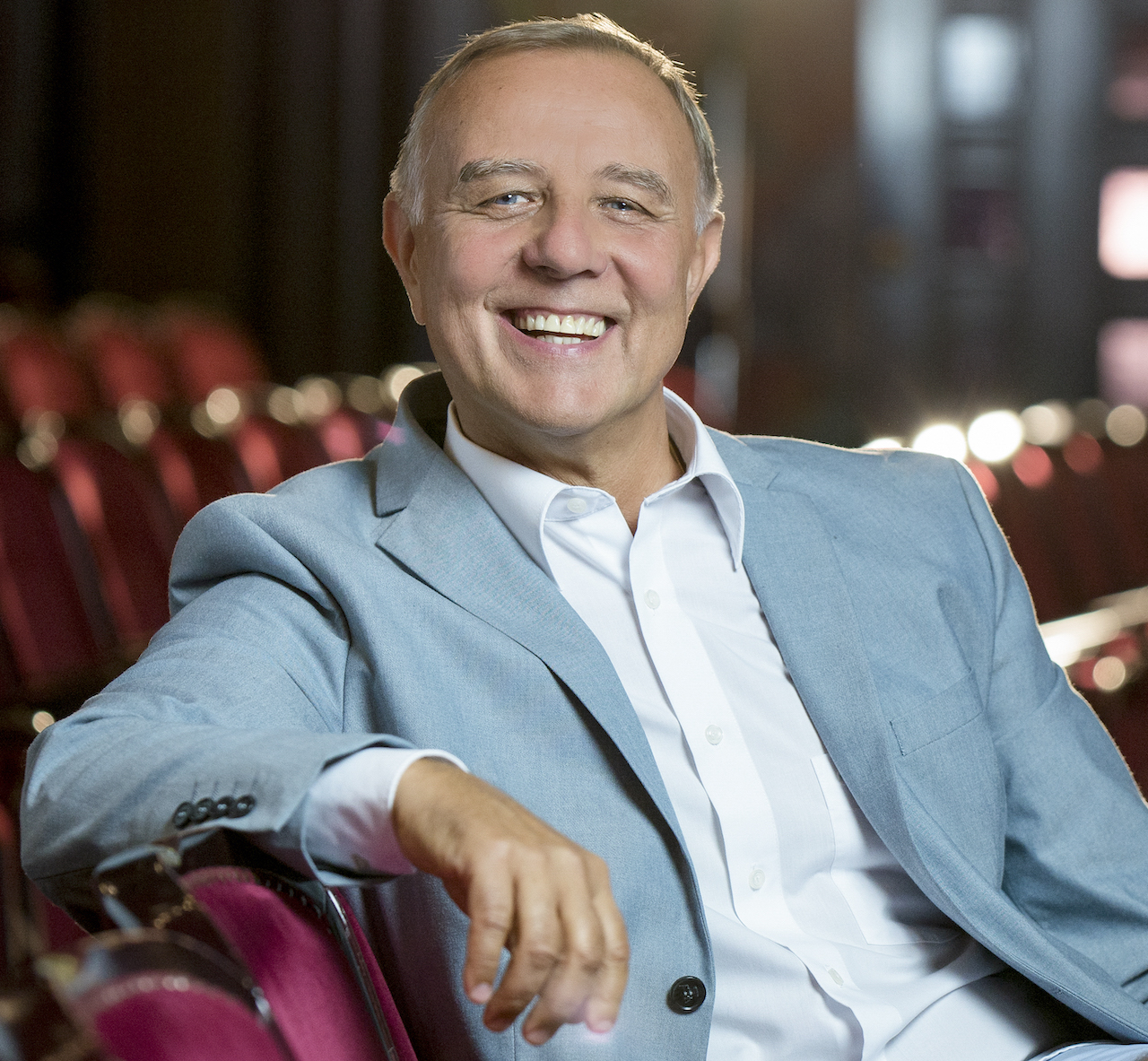 A színház élő szertartás