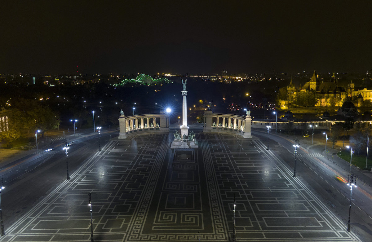 Két hét szigorításról döntött a kormány abban a reményben, hogy húsvétkor újra lehessen indítani az életet