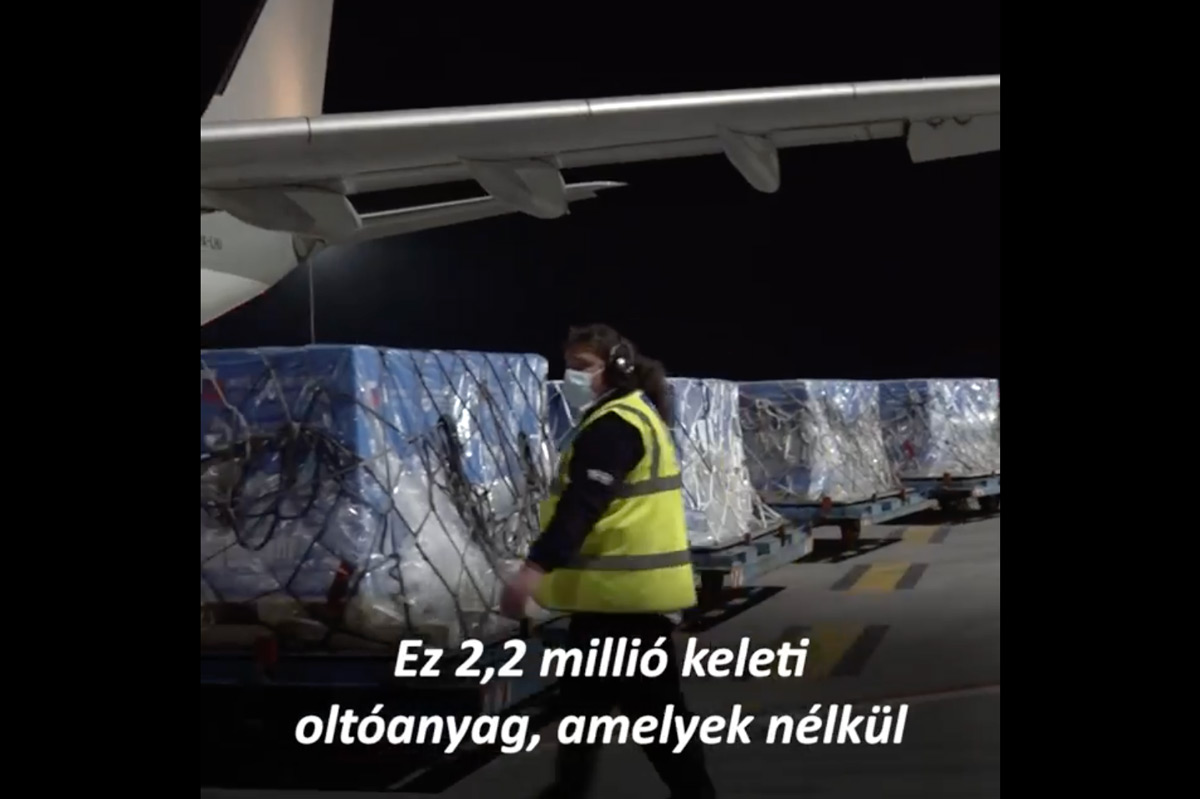 Újabb negyedmillió adag Szputnyik V érkezett hazánkba