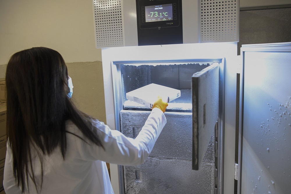 Újabb, csaknem 115 ezer adag Pfizer-BioNTech-vakcina érkezett