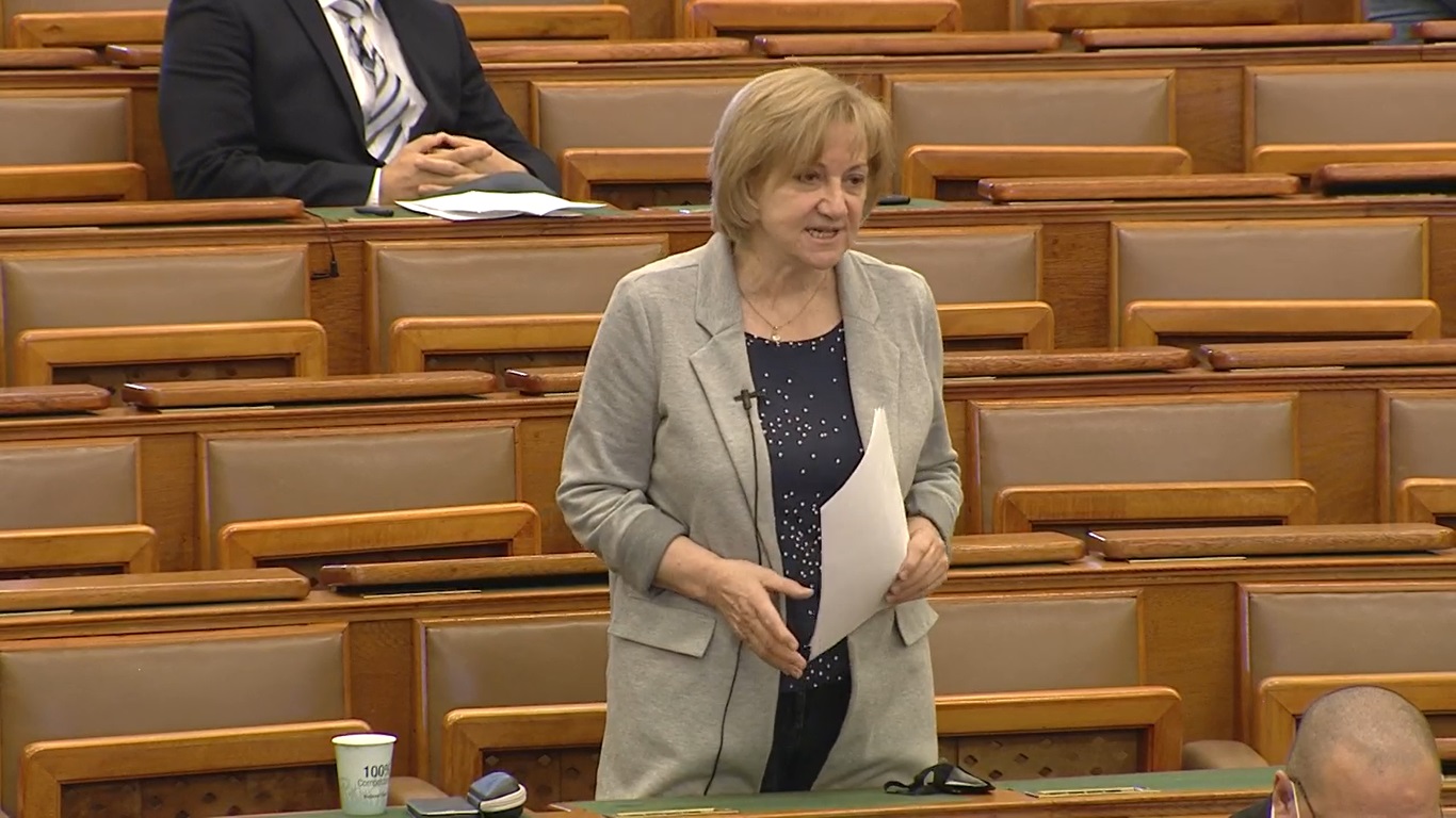 Rétvári Bence jól helyretette Schmuck Erzsébetet és az ellenzéket (Videó!)