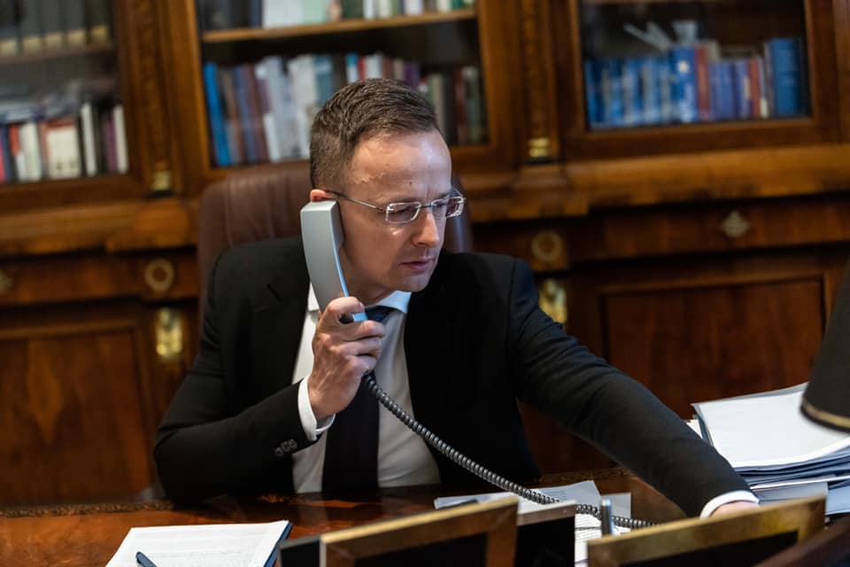 Szijjártó Péter: nem szabad politikai kérdést csinálni a vakcinából