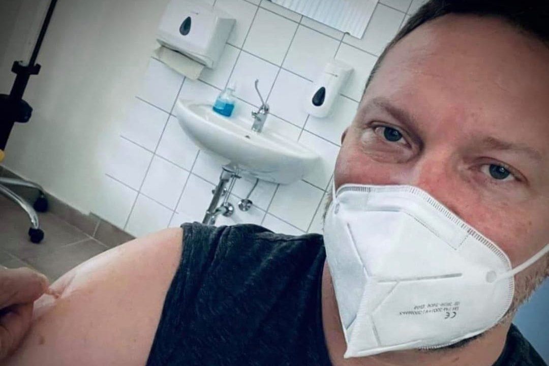 Ujhelyi Brüsszel helyett Magyarországon oltakozott