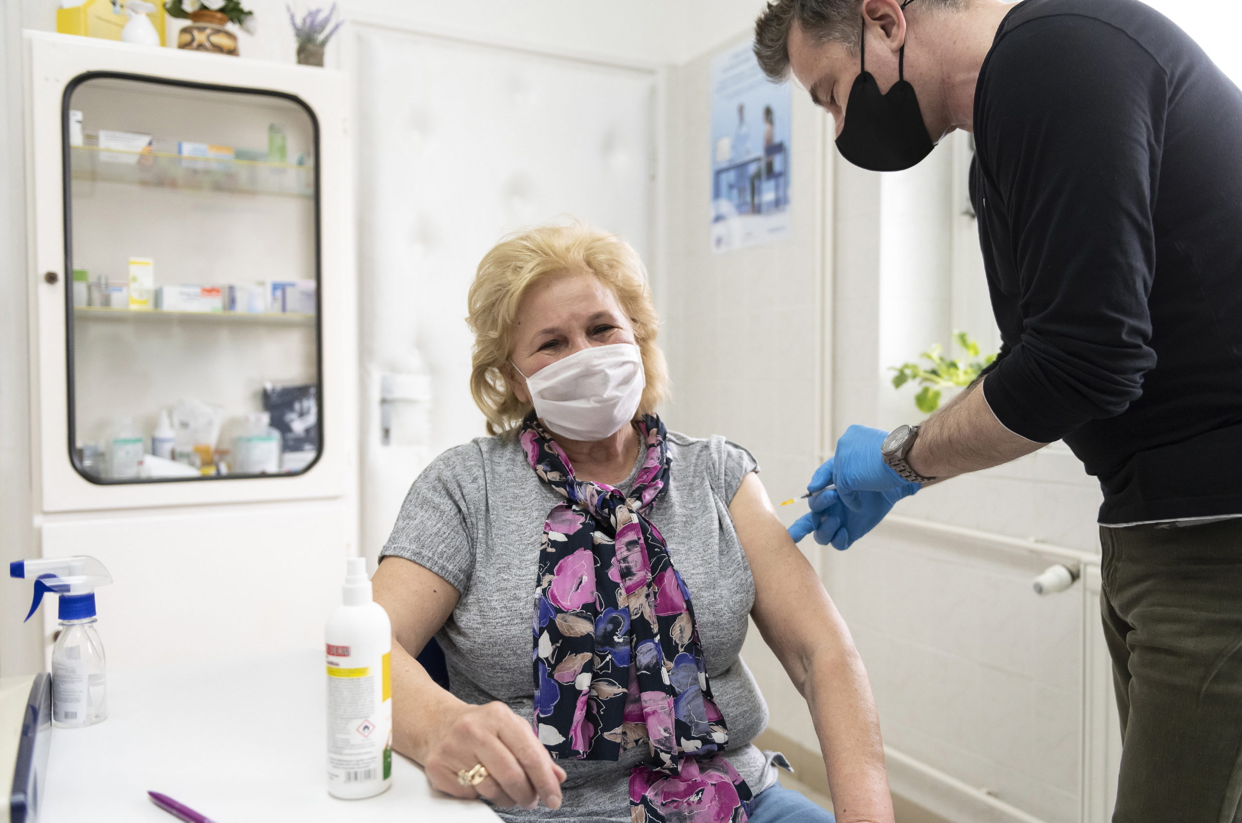 Rekordmennyiségű oltást adtak be Magyarországon