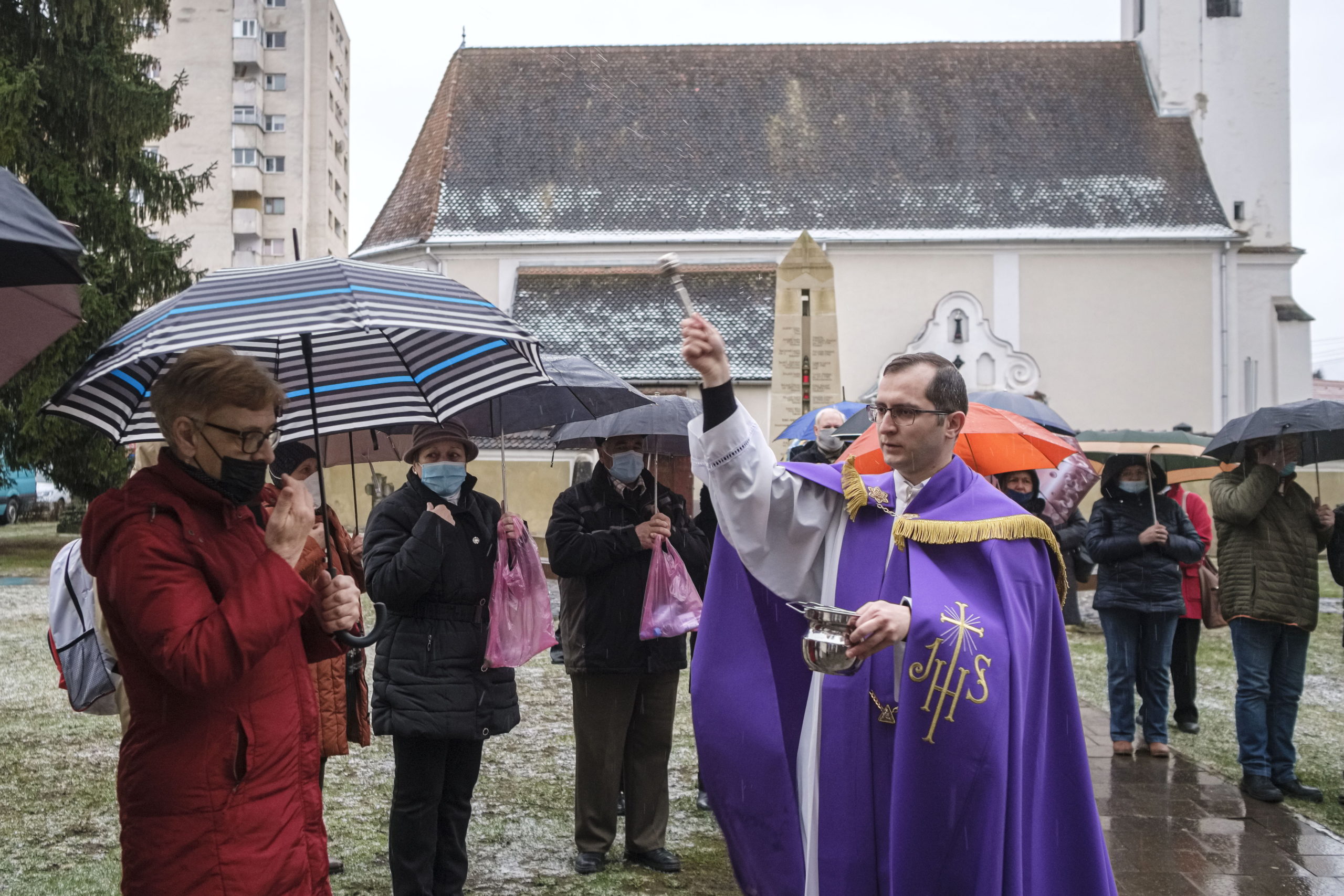 Húsvéti vízszentelés Csíkszeredában