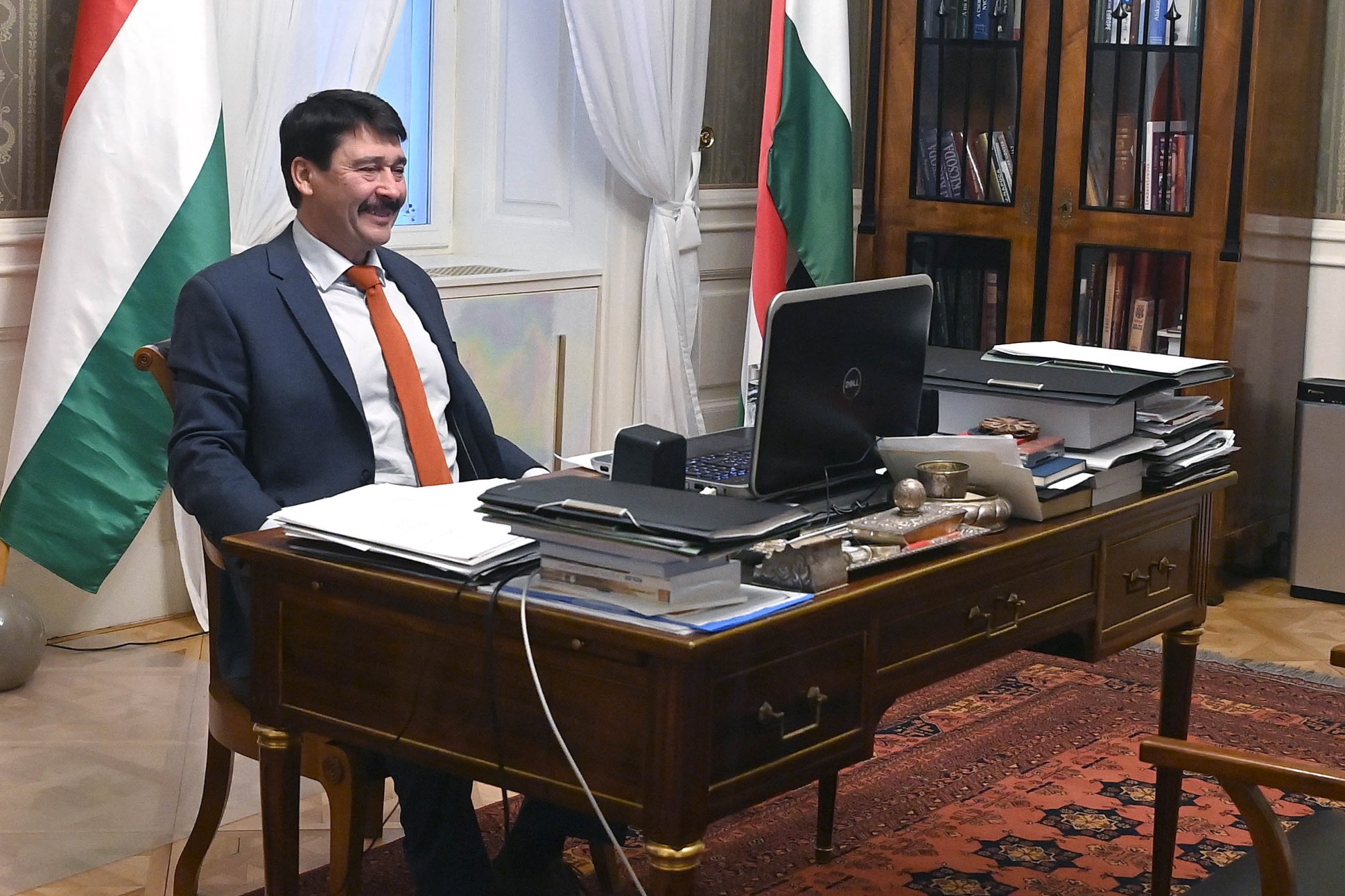 Embertelen politikai hasznot remélni a járványhelyzetben