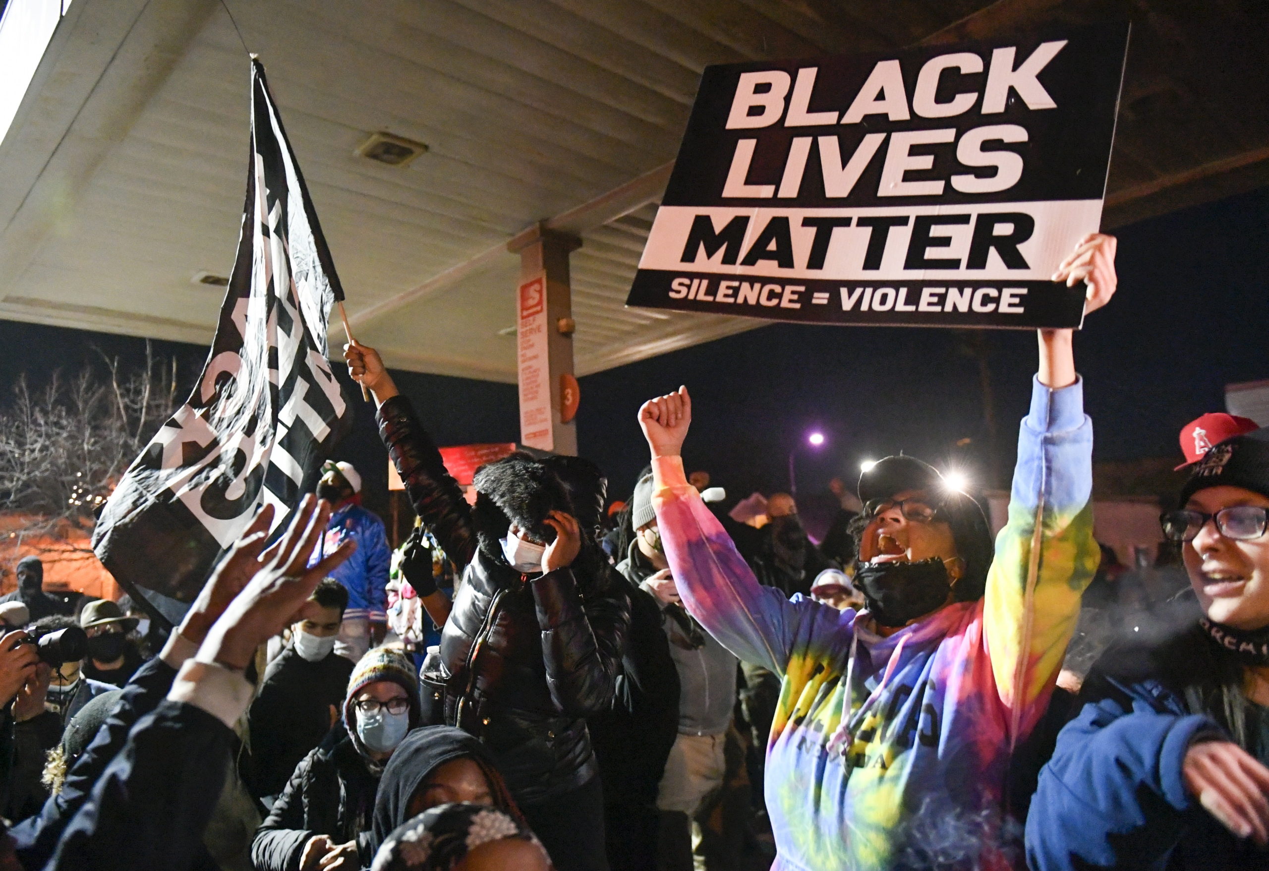 Ünneplik az Egyesült Államokban Chauvin bűnösnek nyilvánítását