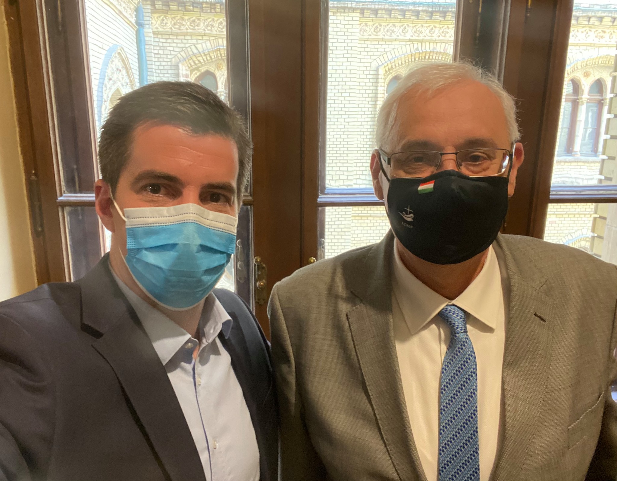 Aradszki András újra munkába állt