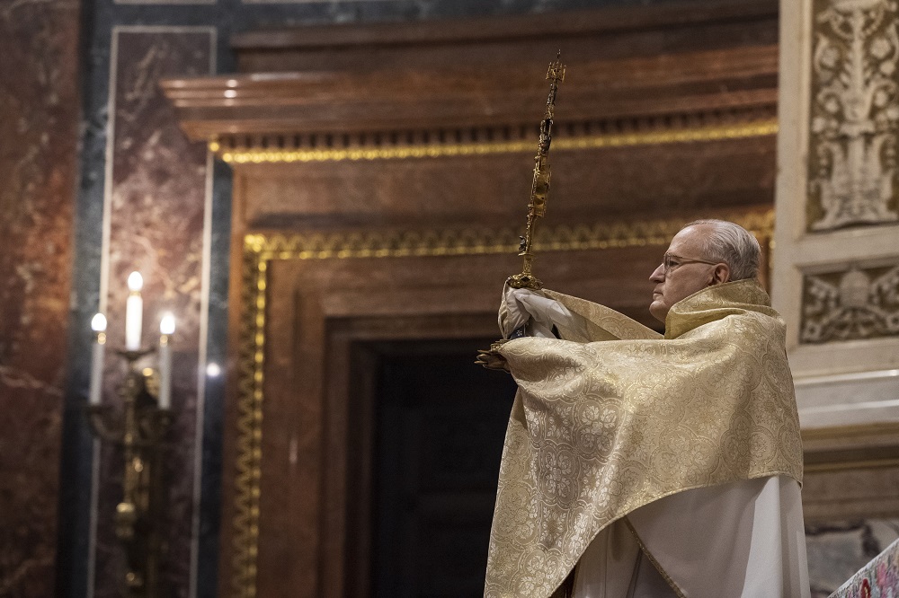 Erdő Péter: a feltámadt Krisztus távlatot ad kiszolgáltatottnak tűnő életünknek