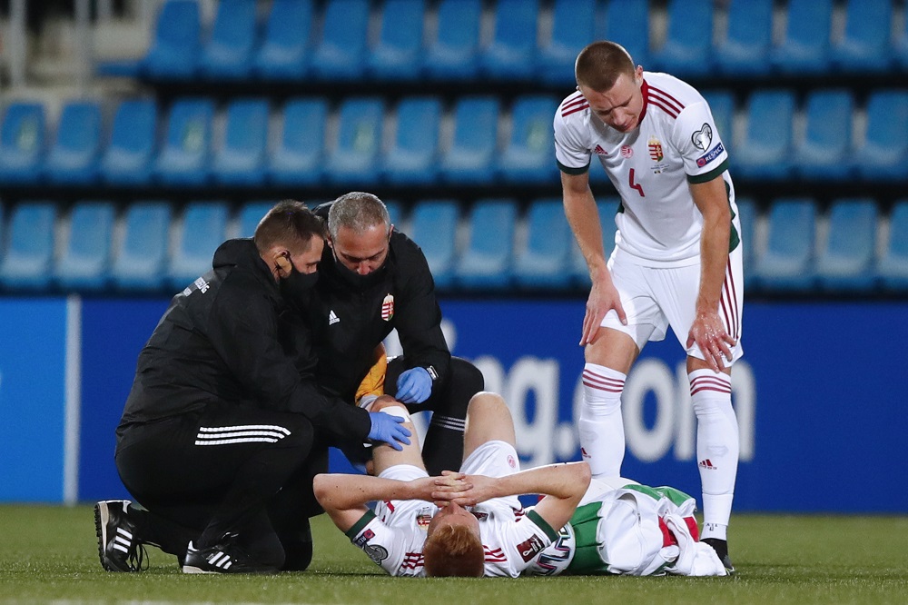 Kalmárnak elszakadt a külső oldalszalagja