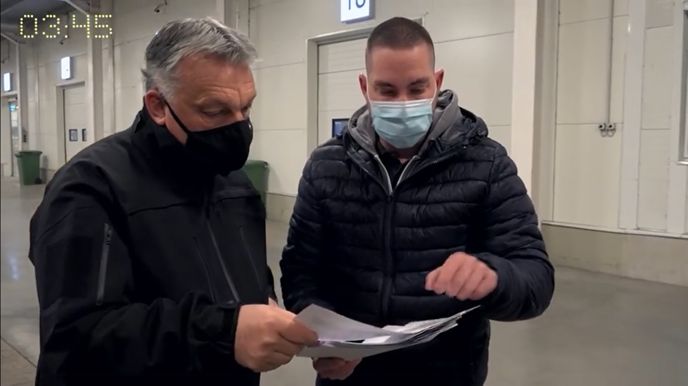 Hajnali háromkor kezdte a napot a miniszterelnök