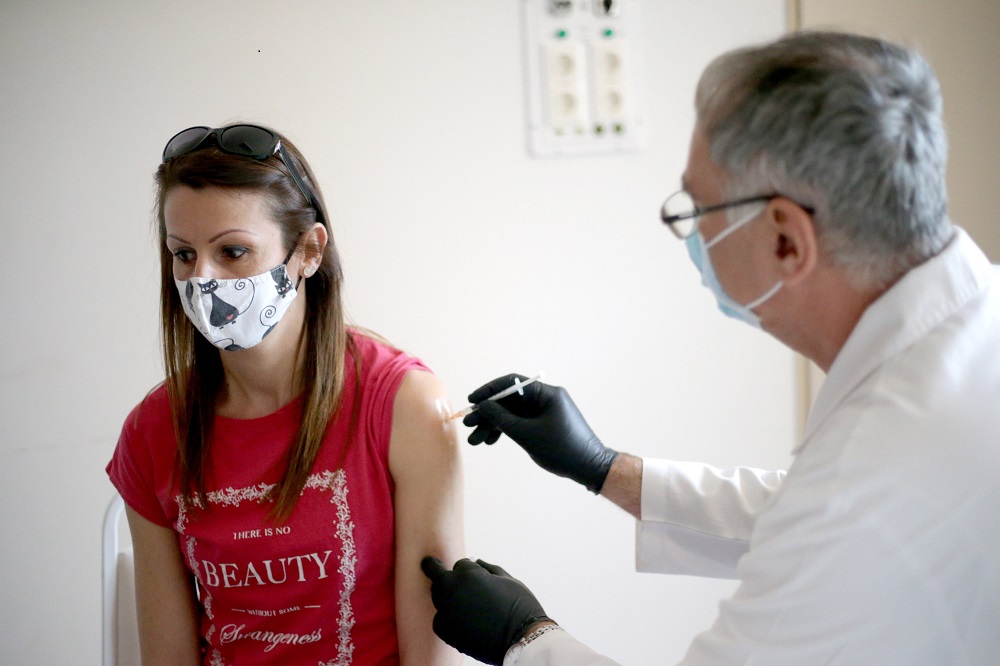 Elkezdődött az óvodai és iskolai pedagógusok soron kívüli oltása