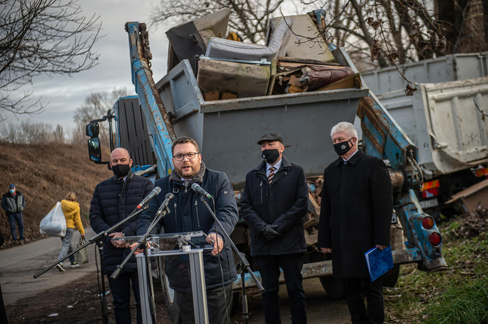 Folyamatos az illegálisan lerakott hulladék felszámolása