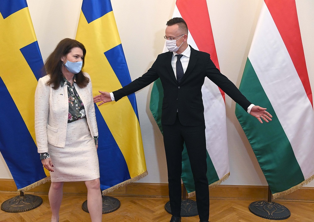 Svédországgal a gazdaság- és a védelempolitikai együttműködés is sikeres