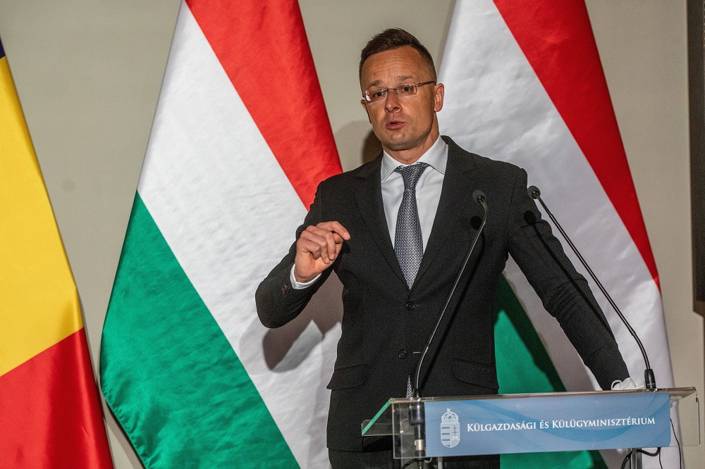 Szijjártó Péter: a V4-országok között tárgyalás van, nem nyomásgyakorlás