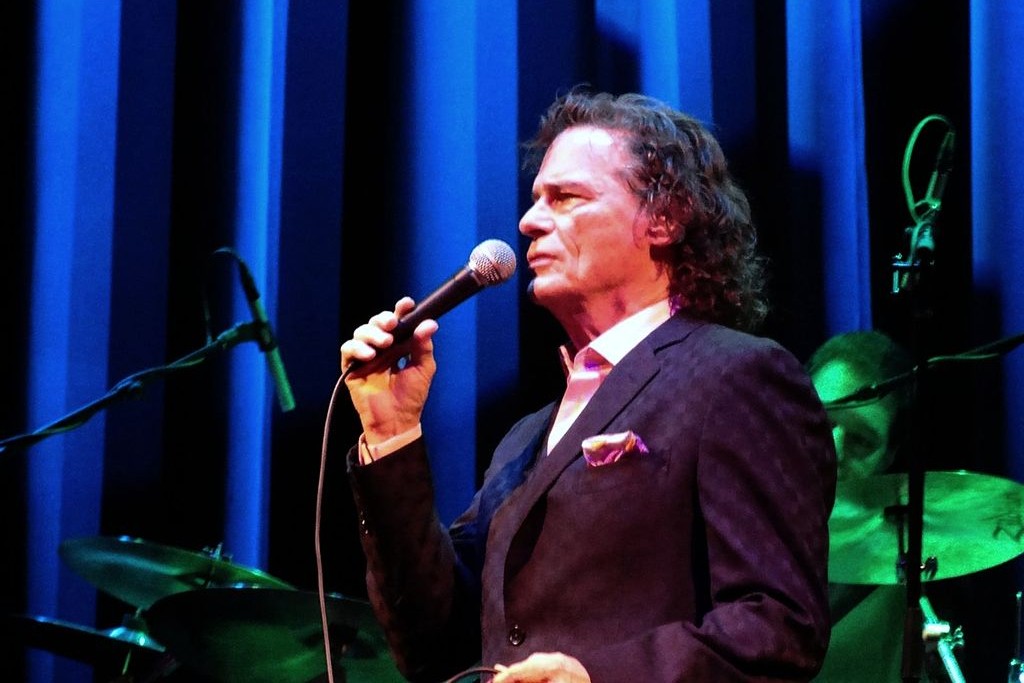 Elhunyt a többszörös Grammy-díjas énekes