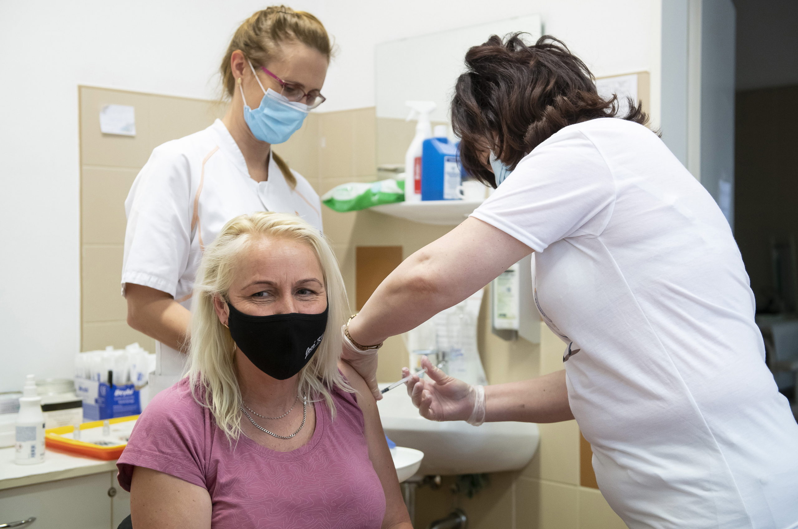 Fény az alagút végén: május végére lecsenghet a harmadik hullám